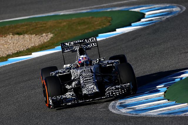 JEREZ DE LA FRONTERA, SPAIN - FEBRUARY 01: Daniel Ricciardo of Australia and Infiniti Red Bull Racing drives during day one of Formula One Winter Testing at Circuito de Jerez on February 1, 2015 in Jerez de la Frontera, Spain. (Photo by Mark Thompson/Getty Images)